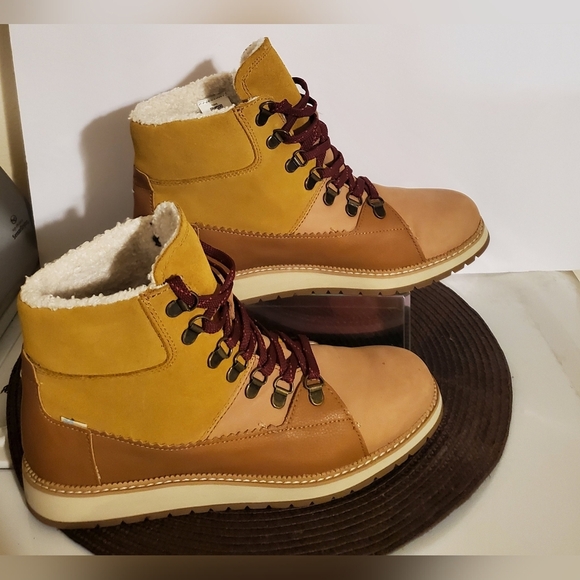 Women'sTan and Brown Boots - Picture 1 of 8